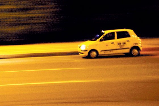 Asesinan a dos taxistas en medio de balacera en lavadero de carros en Bogotá