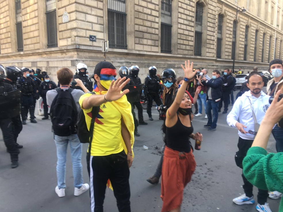Colombianos París 2021 paro nacional