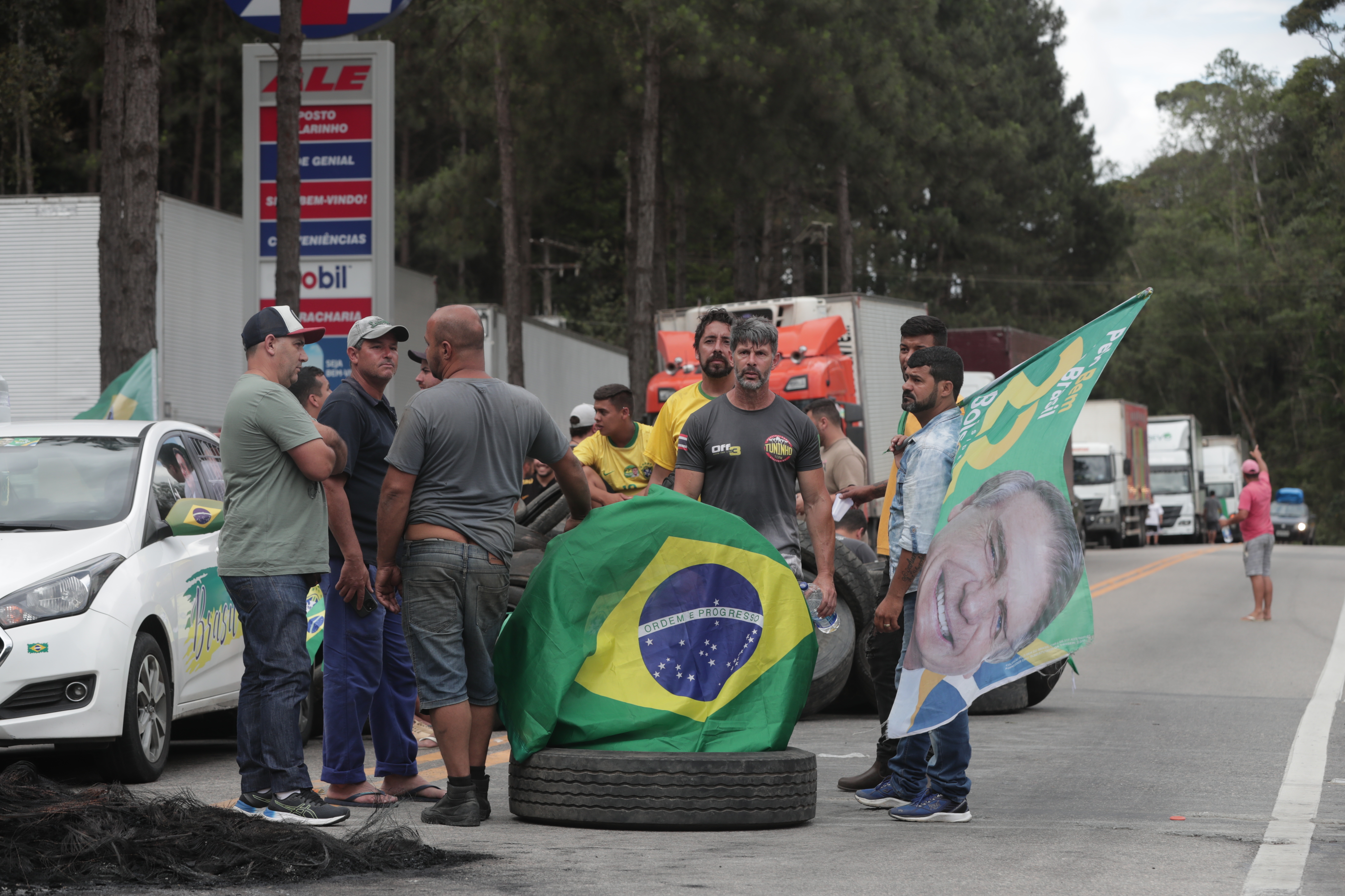 Tensión por bloqueos en Brasil: bolsonaristas protestan contra victoria de Lula