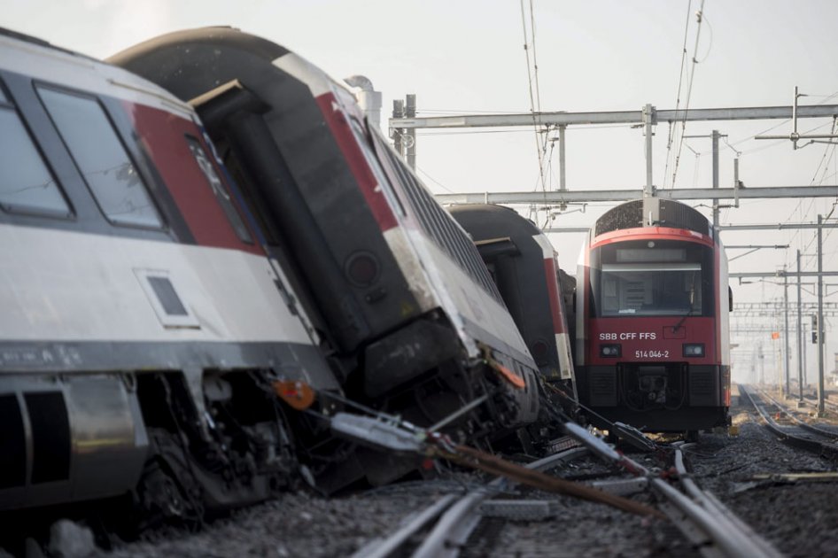Chocan dos trenes en la localidad suiza de Rafz