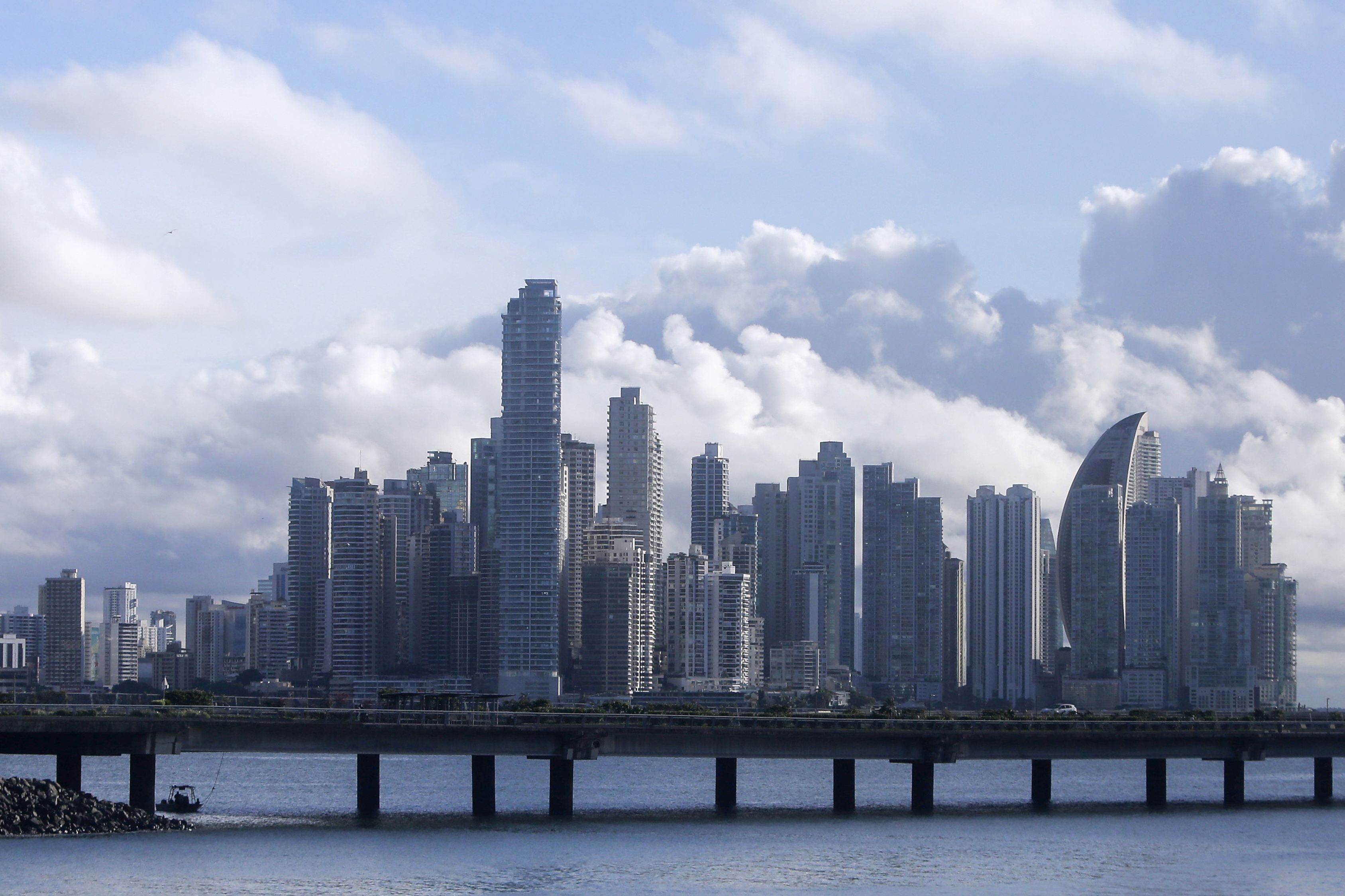 -FOTODELDÍA- AME4470. CIUDAD DE PANAMÁ (PANAMÁ), 03/10/2024.- Fotografía panorámica de Punta Pacífica este jueves, en Ciudad de Panamá (Panamá). EFE/ Carlos Lemos