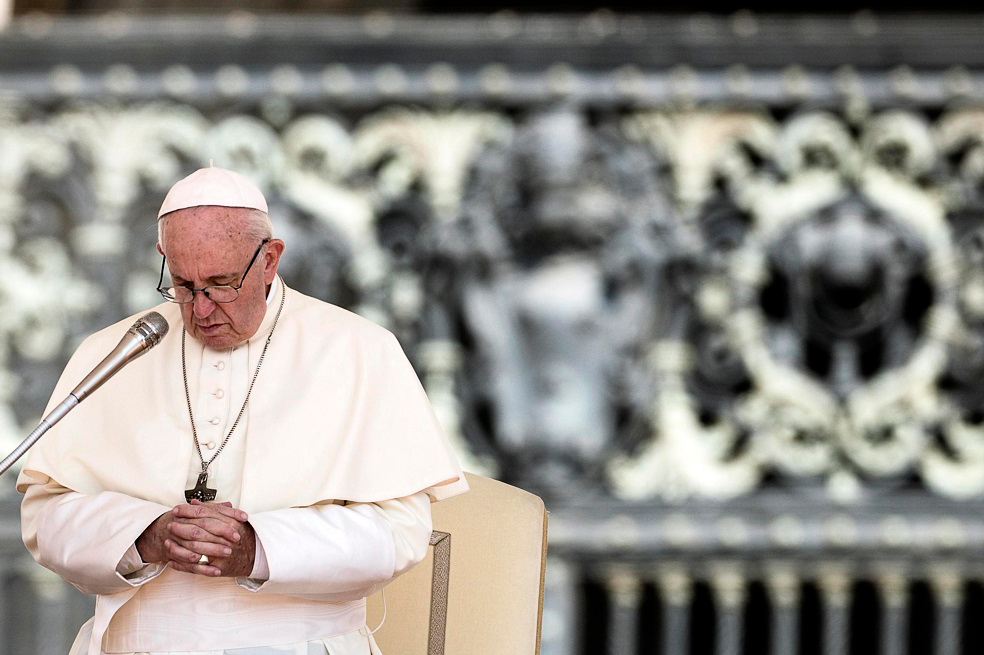 Papa Francisco en oración