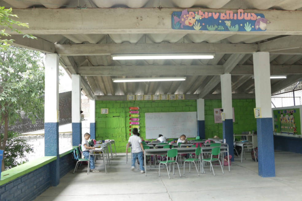El colegio de Neiva que construye paz, pero no tiene paredes ni pupitres