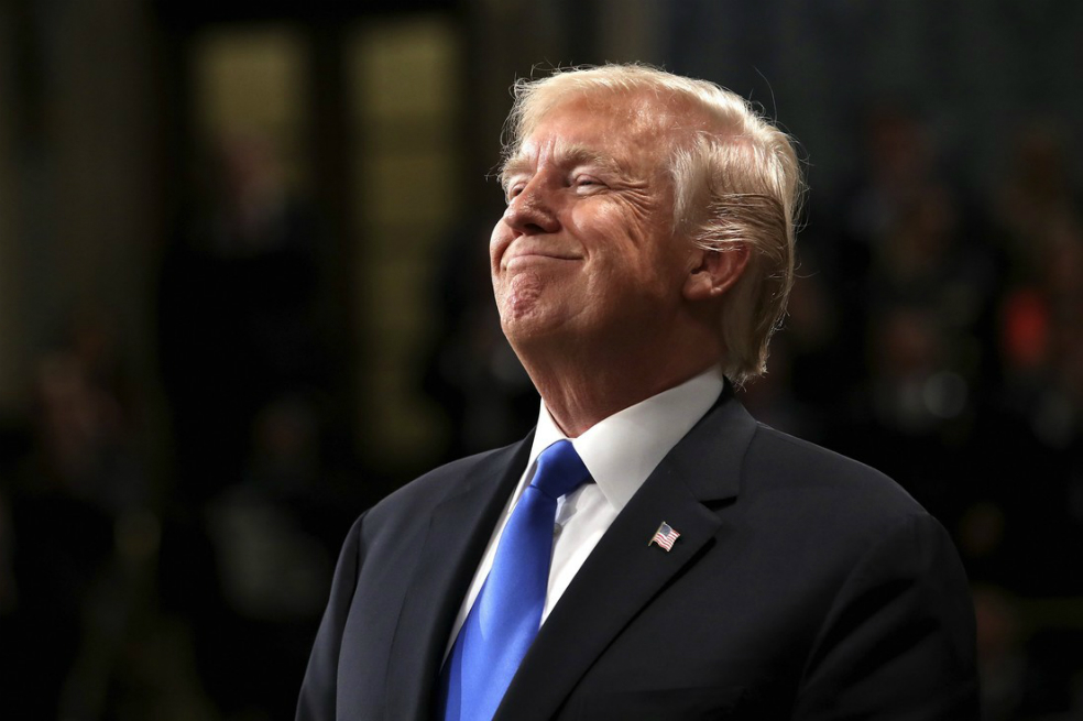 Lo que dice el informe desclasificado por Trump que ha causado una crisis institucional en EE.UU.