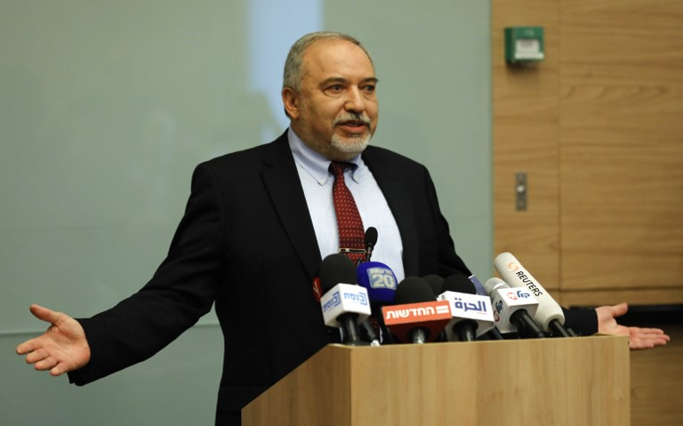 Renunció ministro de Defensa de Israel y pide adelantar elecciones