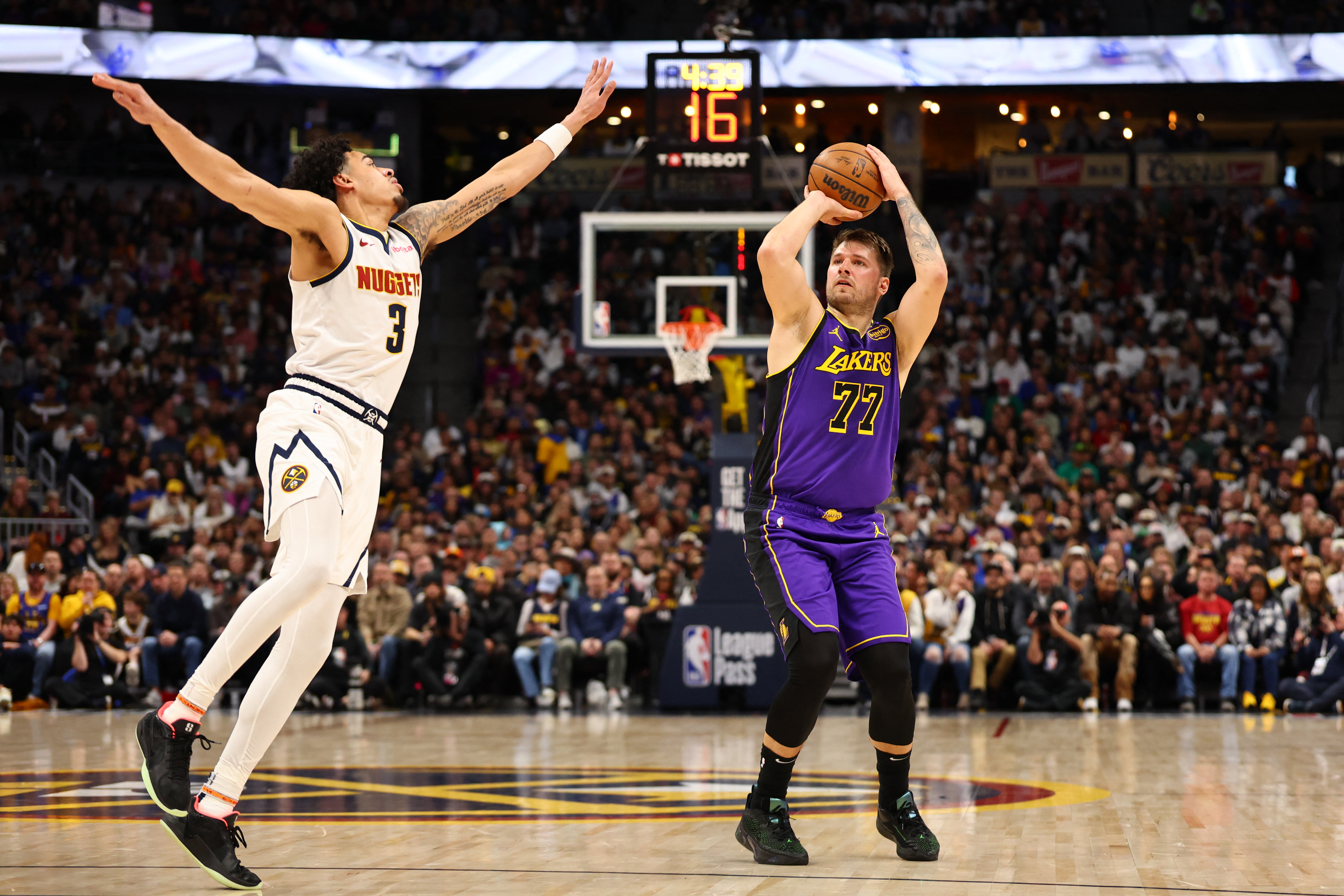Luka Doncic se lució con Los Ángeles Lakers.