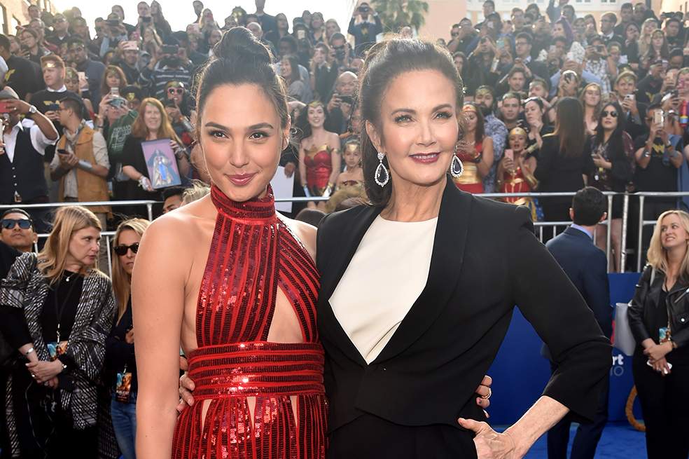 Gal Gadot y Lynda Carter: encuentro en alfombra roja de «Mujer Maravilla»