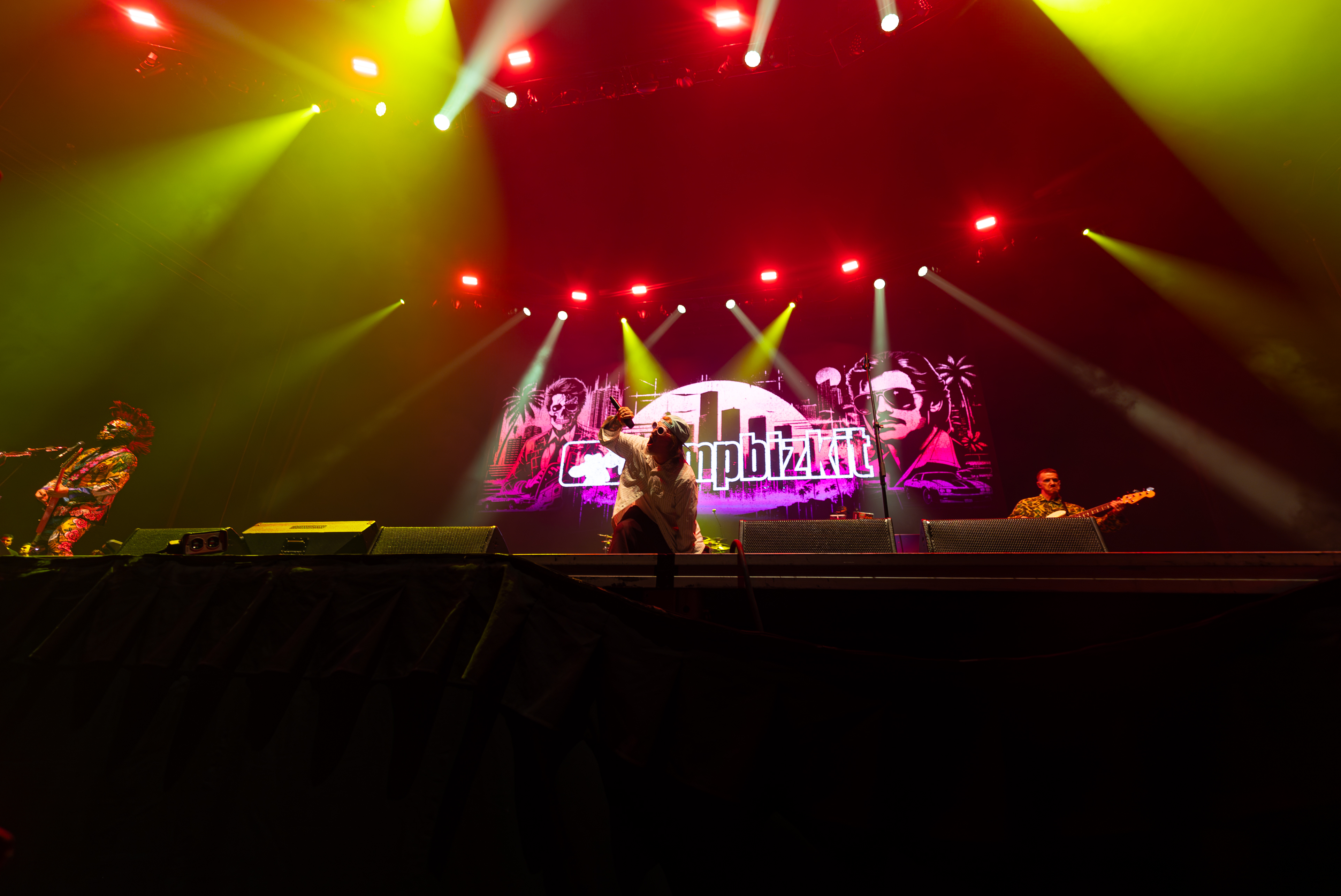 En el festival se dieron cita bandas como Bullet For My Valentine y 311, quienes dejaron una noche para el recuerdo del público "hardcore" de la capital. Se trató de un encuentro que honró a toda una generación y que permitió a sus entusiastas festejar, en palabras del vocalista de Limp Bizkit, "como si fuera 1999".
