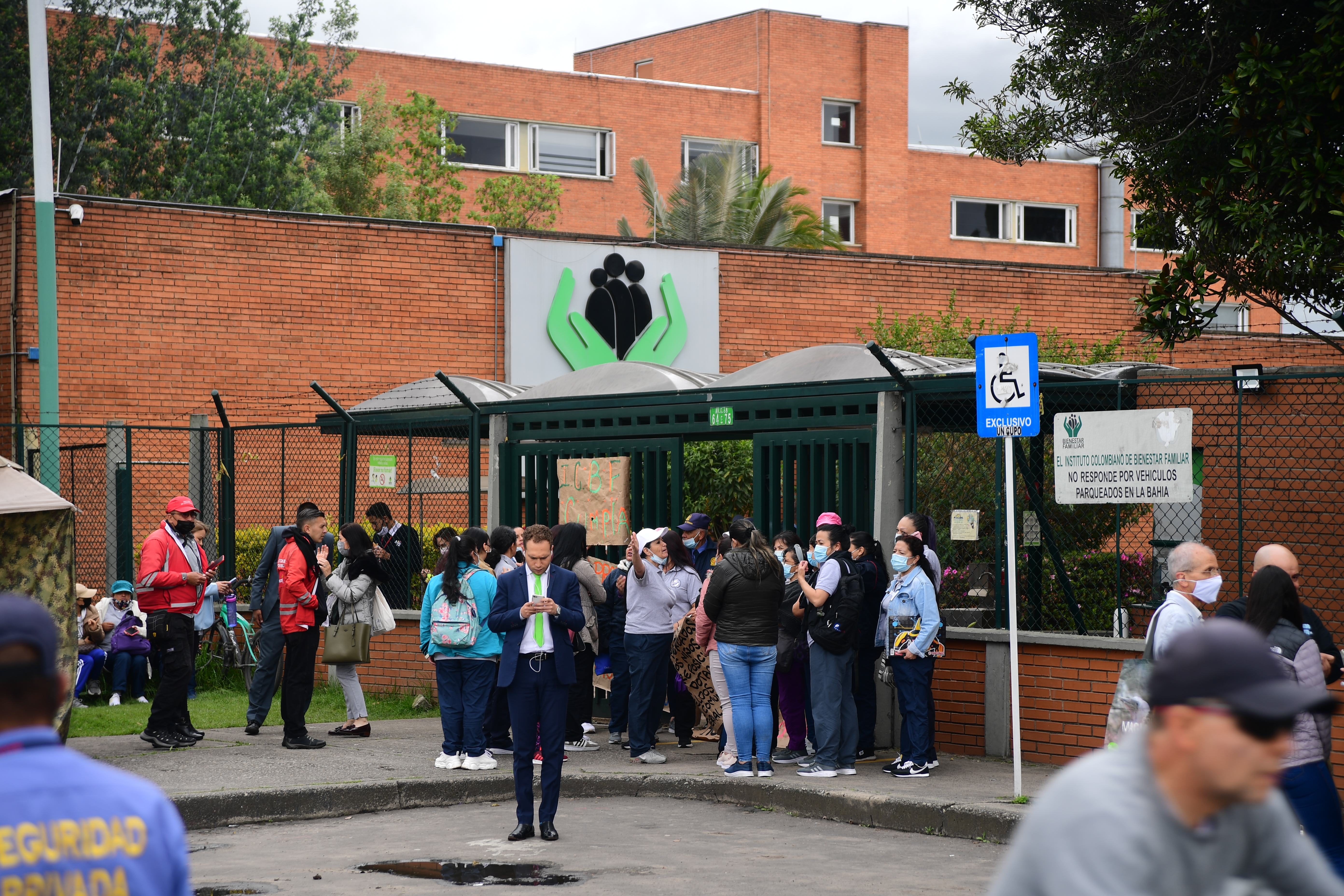 Protesta de trabajadores del Instituto Colombiano de Bienestar Familiar (ICBF) en Bogotá