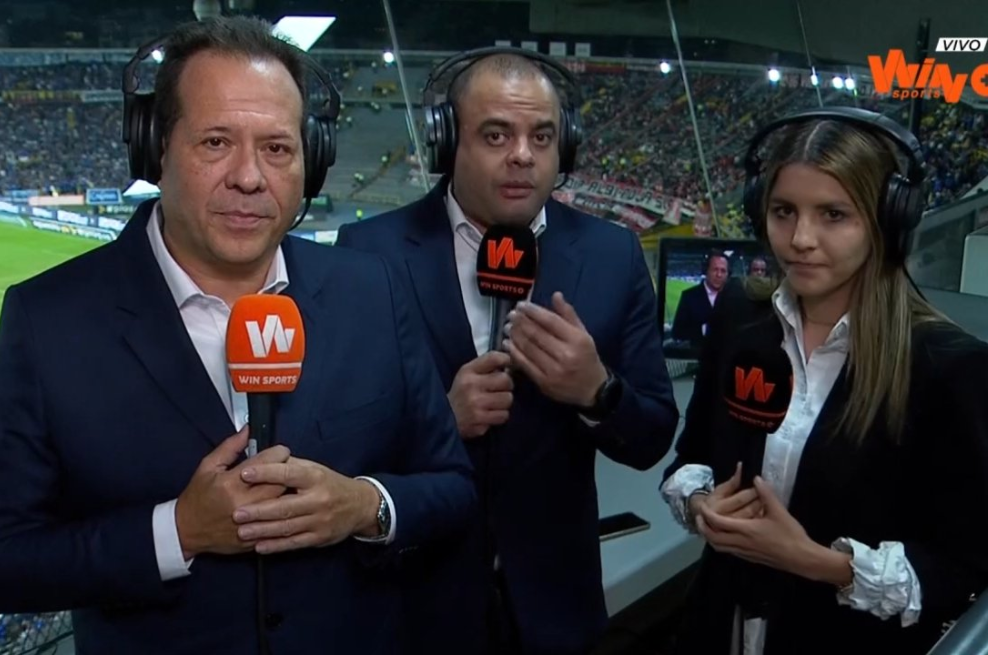 Así se veía realmente el monitor detrás de los comentaristas.