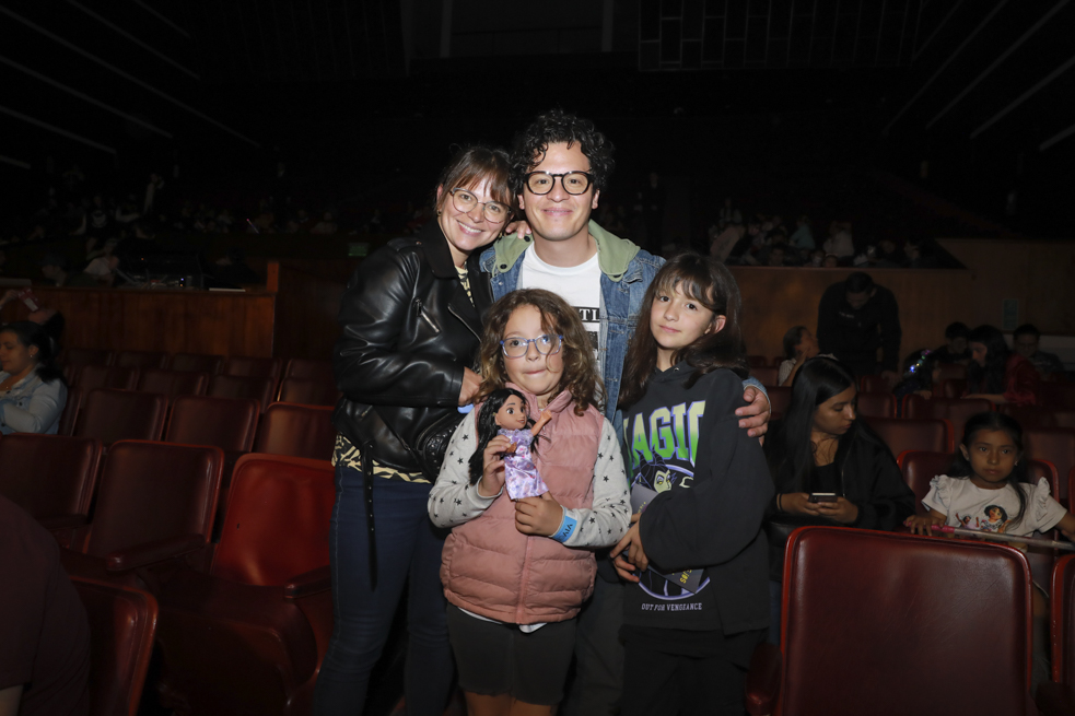 Biassini Segura con su esposa Ana María Aguilera y sus hijas