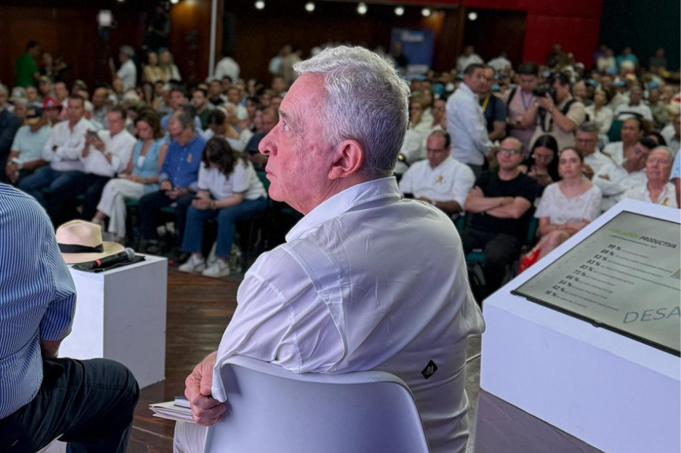 Uribe llamó al orden para frenar división que estalló en el Centro Democrático