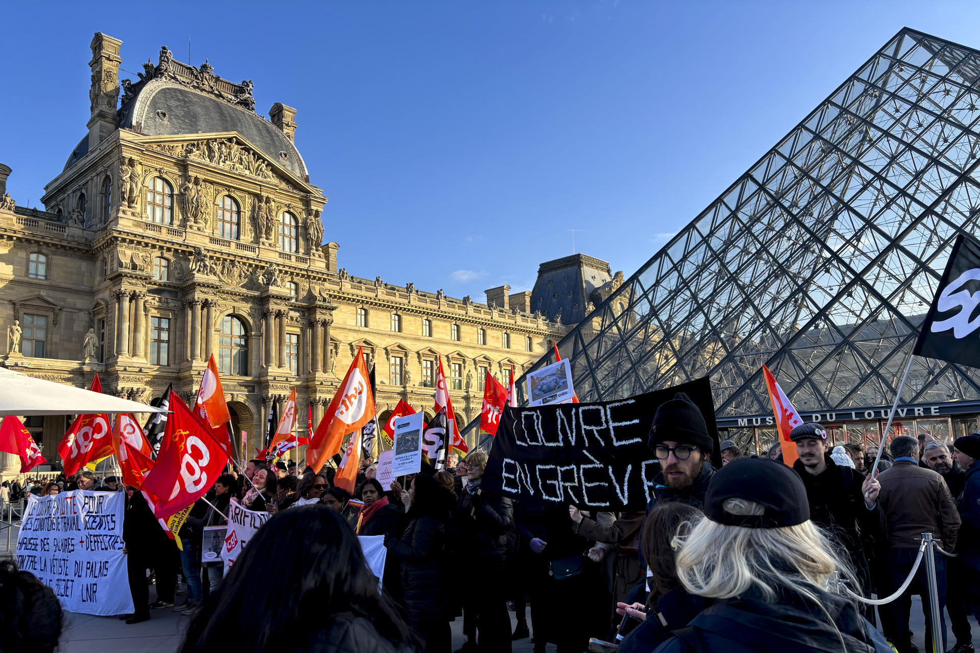 El Louvre reabre parcialmente a pesar de la huelga de sus trabajadores