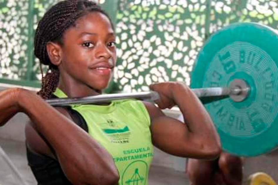 Niña colombiana de 13 años es campeona Mundial de Pesas
