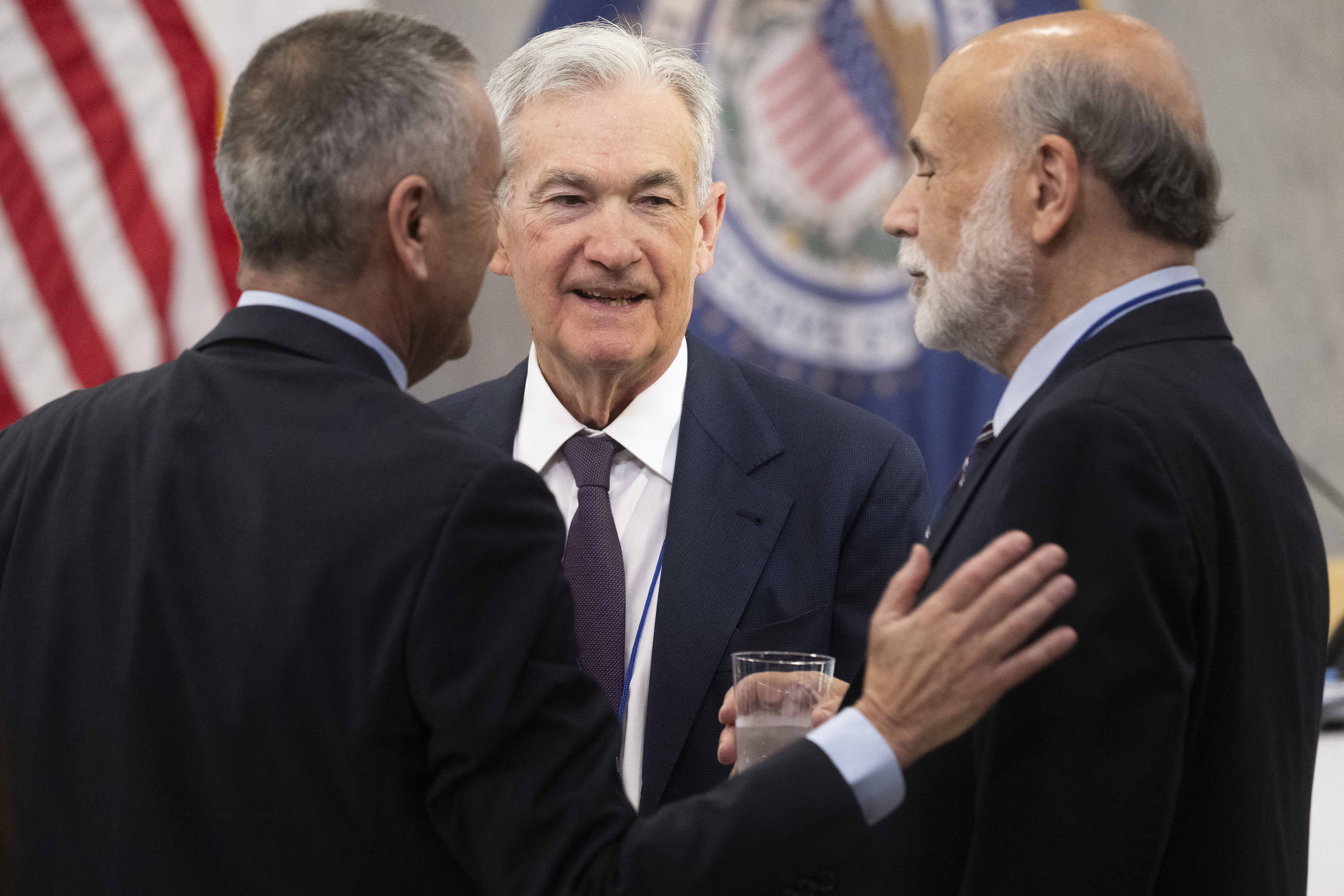Fed prevé mantener las tasas ante la volátil política comercial de Trump