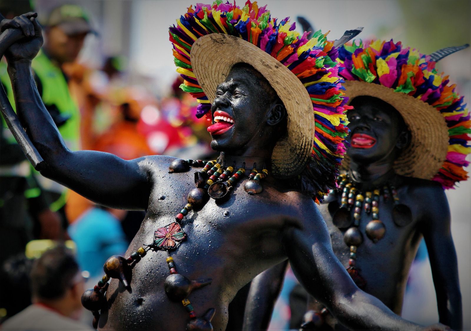 El Carnaval de Barranquilla une a las personas a través de la música, la danza y el folclor.