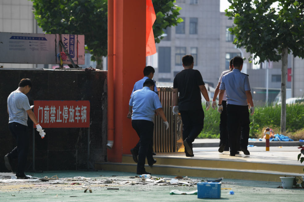 Explosión en escuela de China se debió a bomba y su autor murió