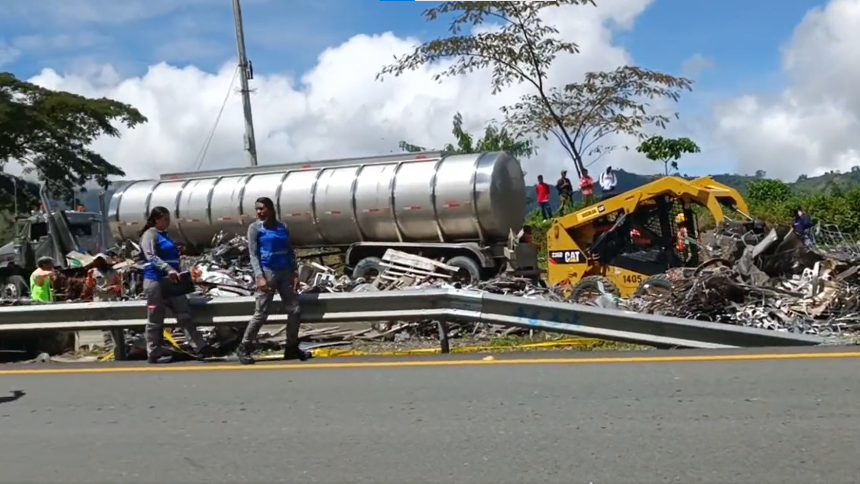 Dos personas murieron en accidente de tractomula en la vía al mar