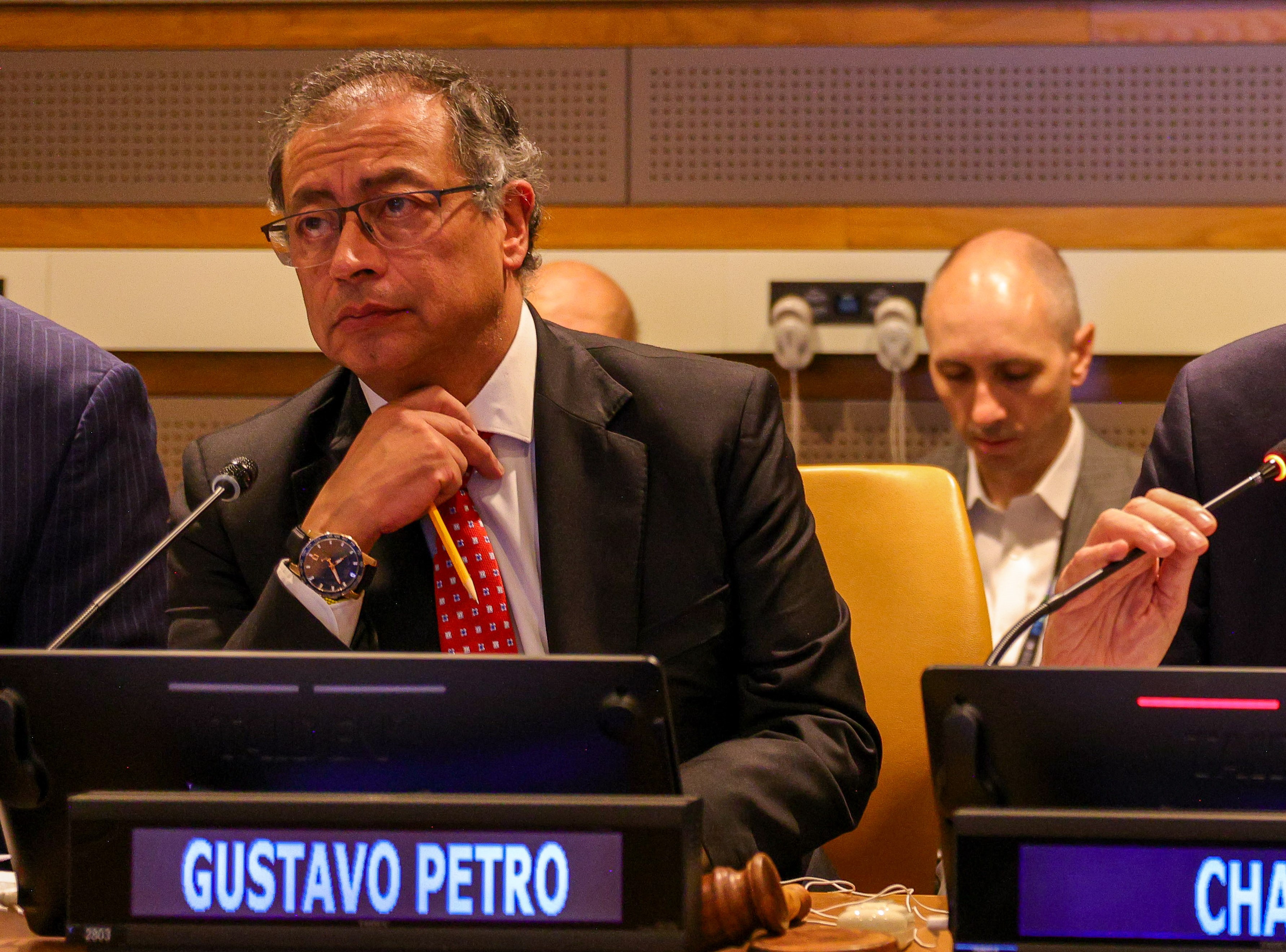 Petro defendió ajustes en implementación de acuerdos con FARC y ‘paras’