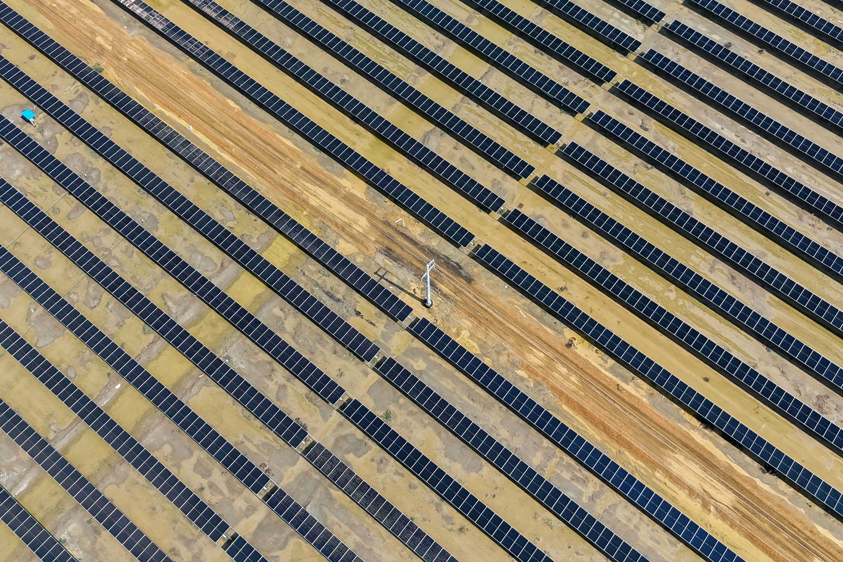 Gobierno busca regular el uso de baterías para la energía renovable en el país