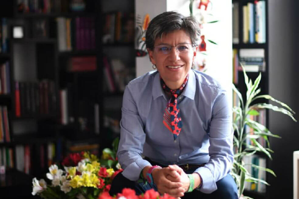 Entre los anaqueles de Claudia López