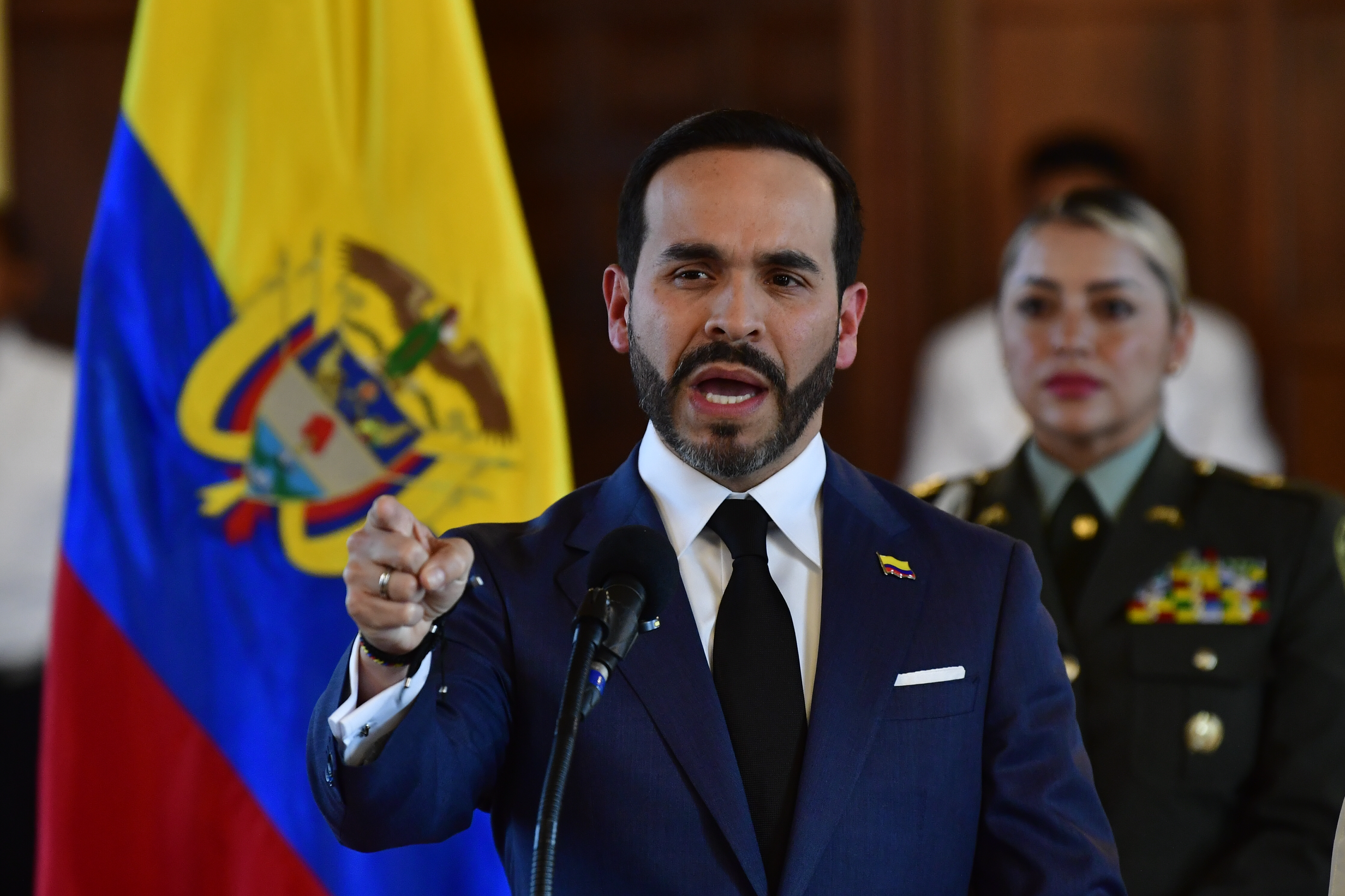 Presidente De la Espriella volvió a publicar su declaración de renta con “correcciones”