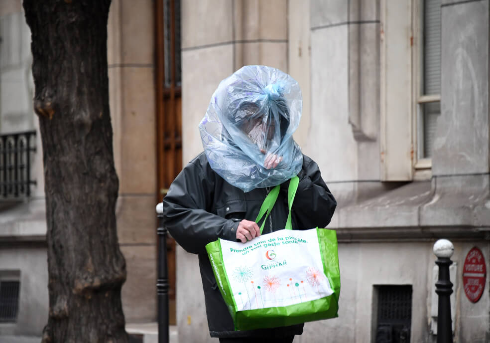 ¿Por qué tanta gente sale a la calle a desafiar al coronavirus?