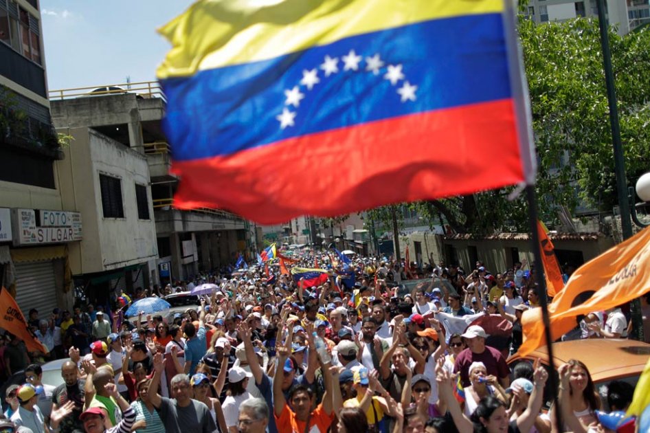 Estudiantes y dirigentes marchan para exigir «verdad» sobre salud de Chávez