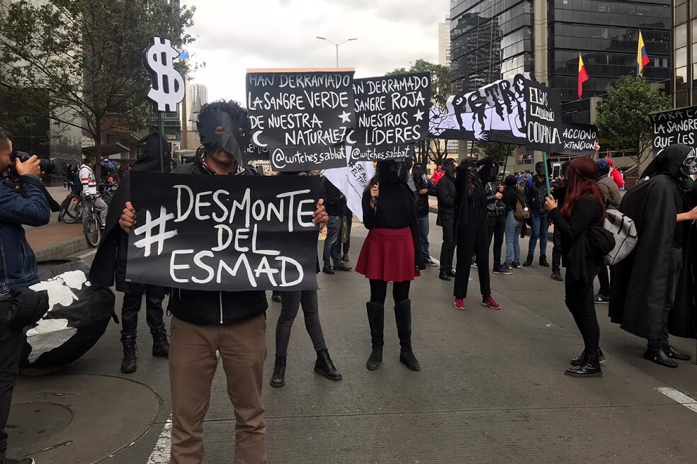 En Bogotá, cerca de 5.000 estudiantes marchan hacia el Parque de los Periodistas