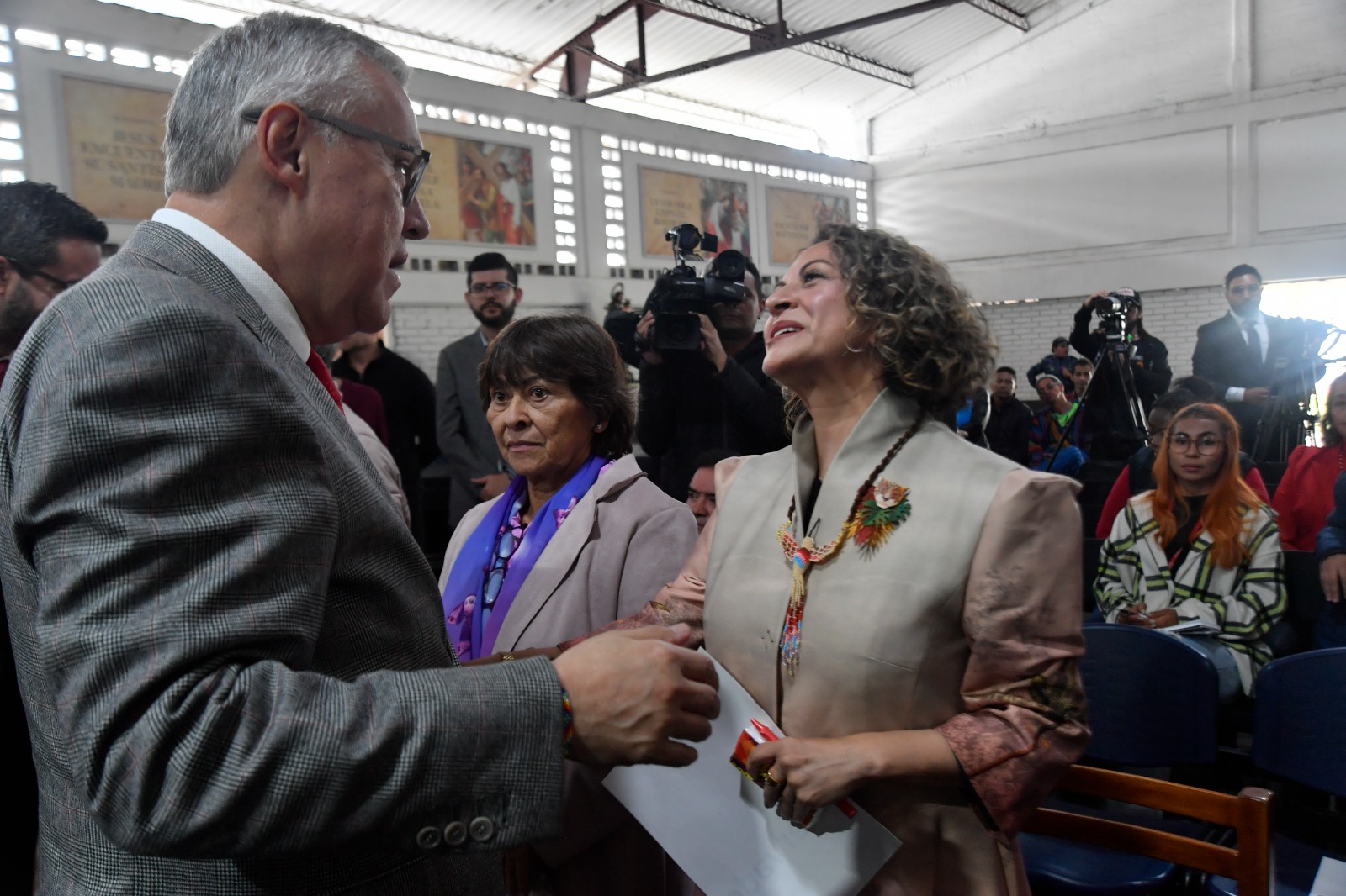 La obra de arte fue concertada con el Ministro de Justicia, Néstor Osuna.