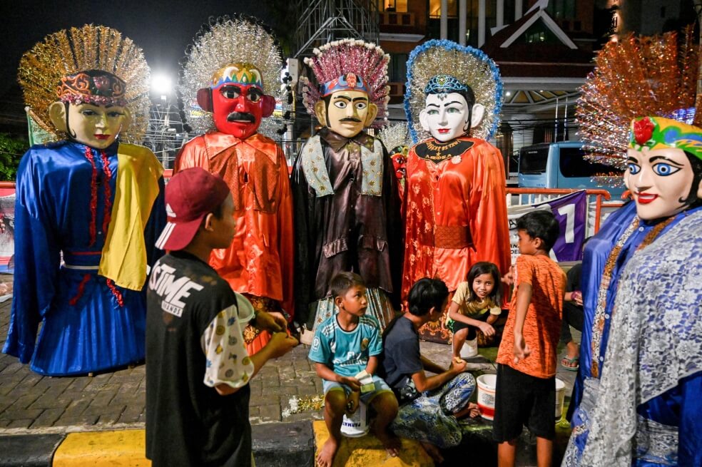 ¿Qué son las marionetas «Ondel Ondel» que recorren las calles de Yakarta (Indonesia)?