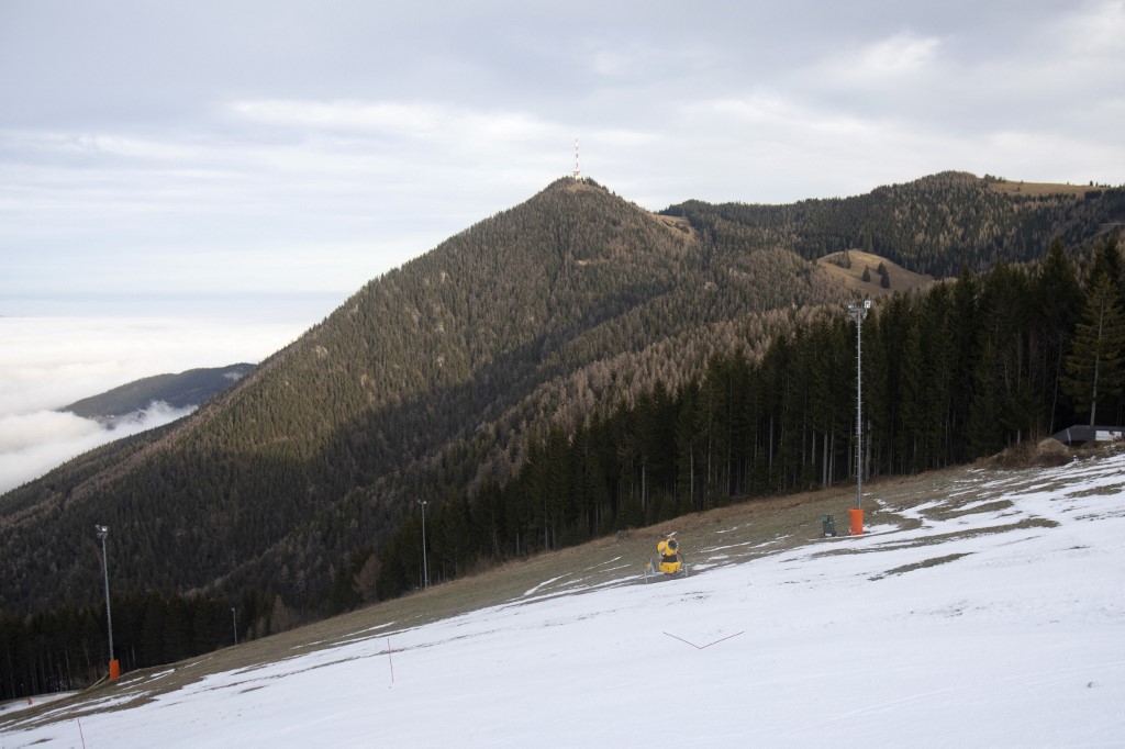 “Es decepcionante”: turistas al ver las estaciones alpinas sin nieve