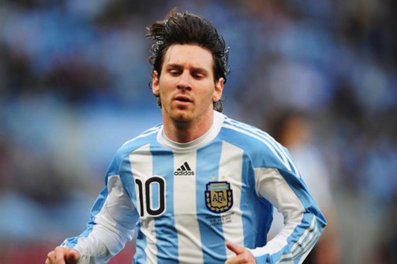 Messi llega a Argentina y espera enfrentarse contra Colombia