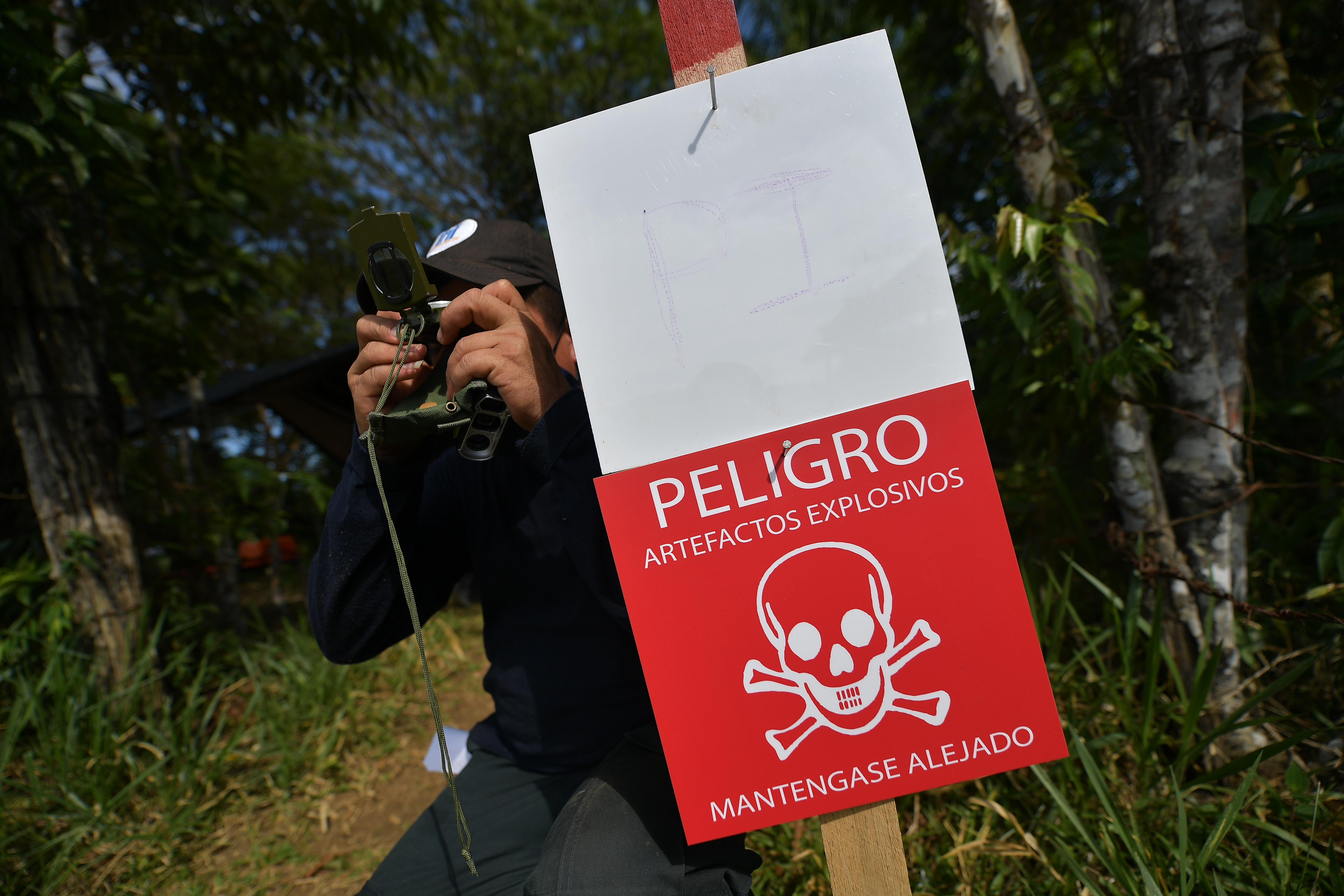 Desminado Humanicemos DH, proyecto humanitario de excombatientes de las Farc en Caquetá Para desminar territorios afectados por el conflicto