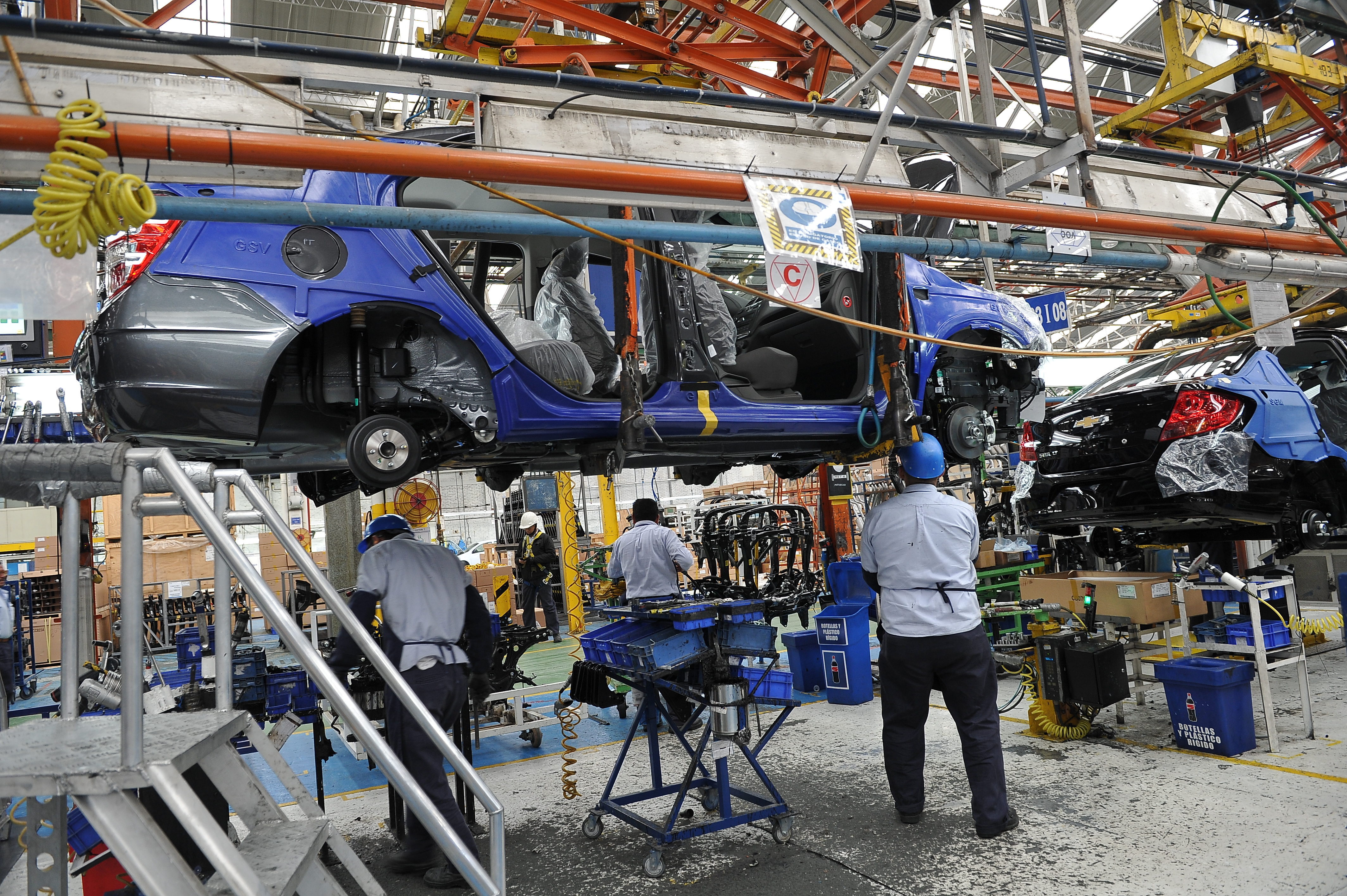 Aspectos generales de la planta de ensamblado y fabricación de general motors Colmotores, ubicada al sur de Bogotá.