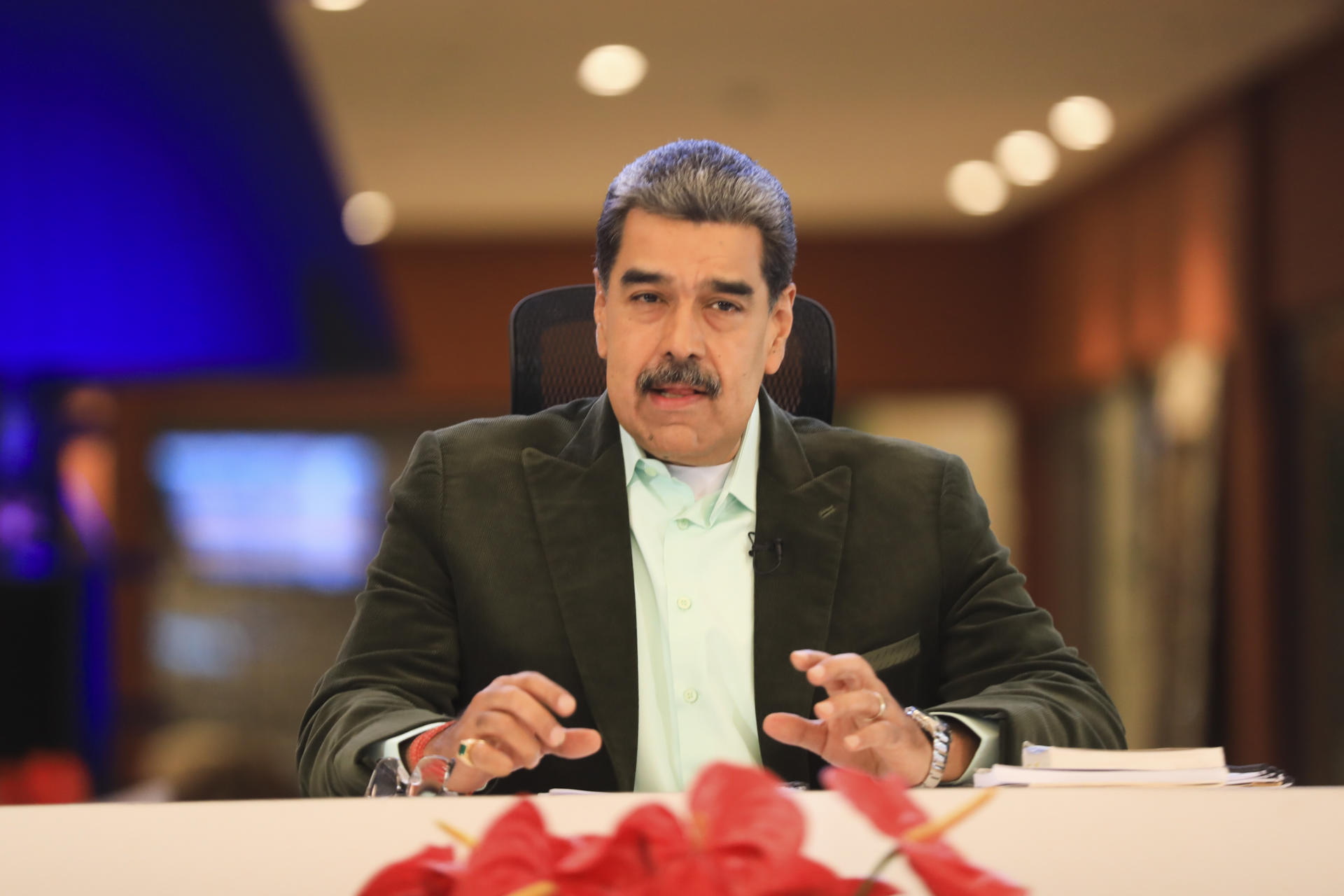 Venezuela, entre barcos de guerra, decreto de conmoción y Navidad anticipada