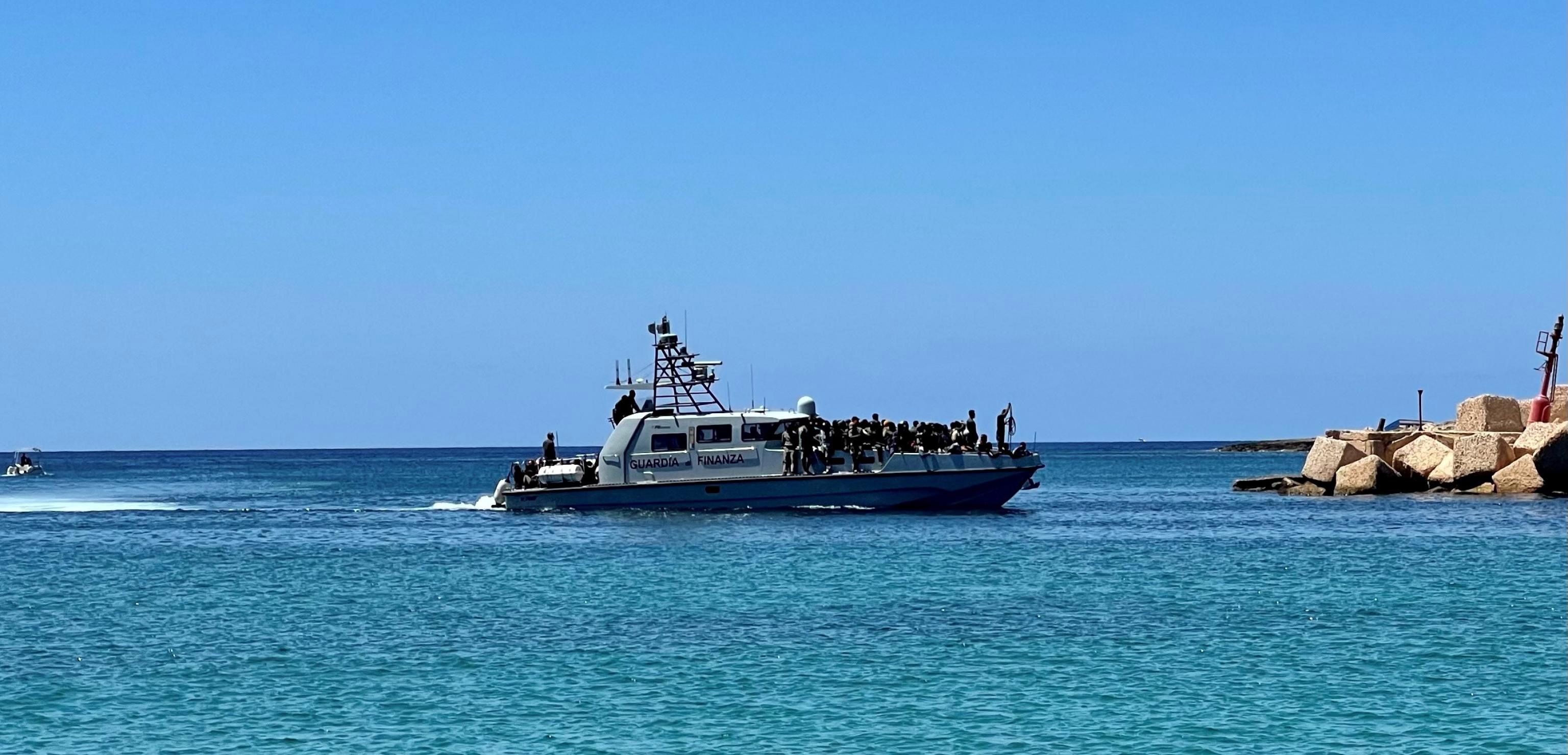 Italia aumentará la expulsión de migrantes por incremento de llegadas a puertos