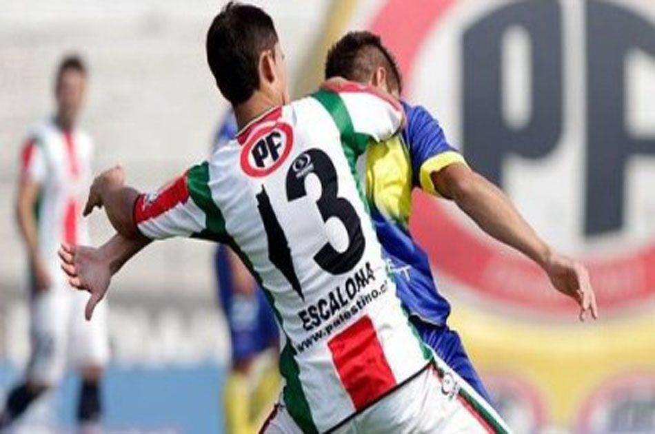El club Palestino fue multado por usar en sus camisetas un mapa