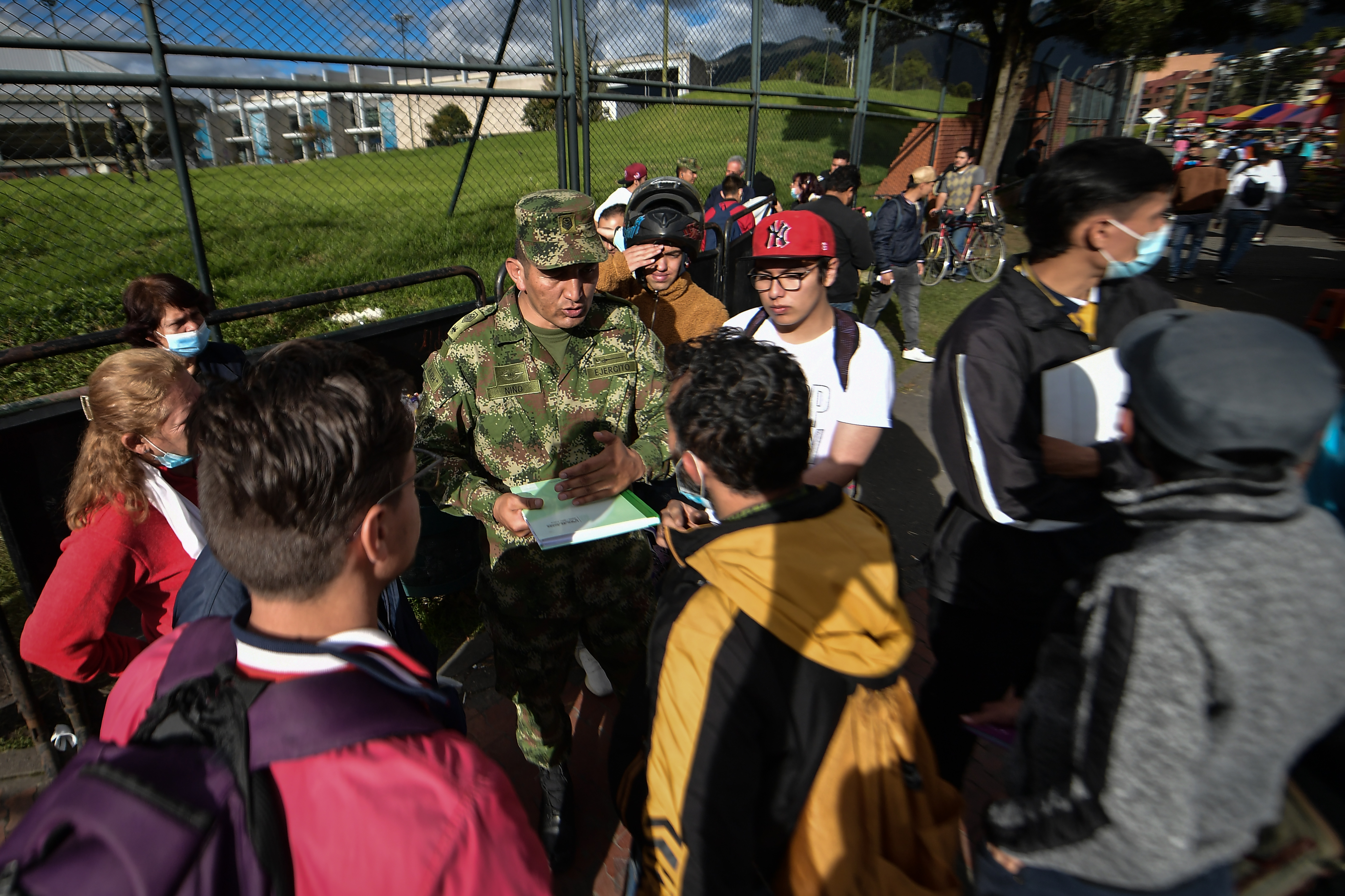 ¿Puede negarse a prestar servicio militar obligatorio?