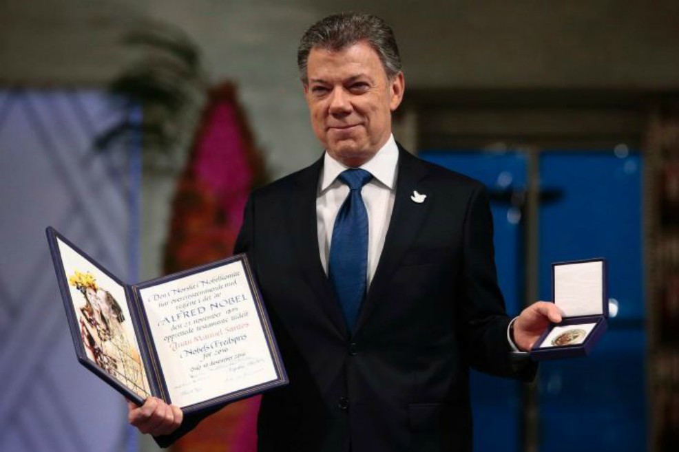 Uribismo pide al Comité Noruego retirar nobel de Paz a Santos