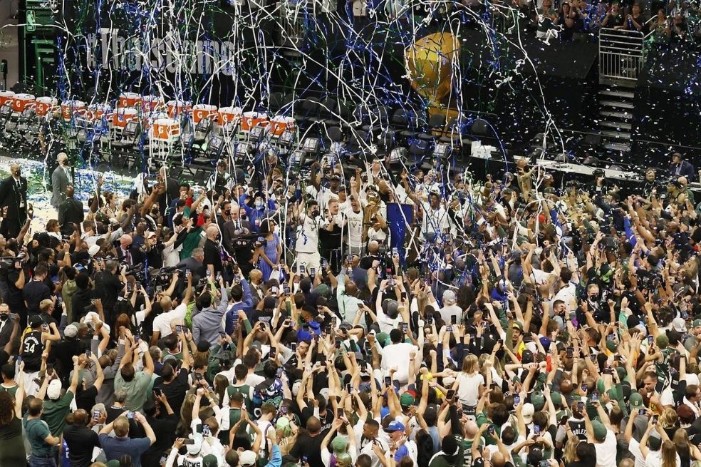 Tras 50 años sin títulos, así celebró Milwaukee el título de los Bucks en la NBA