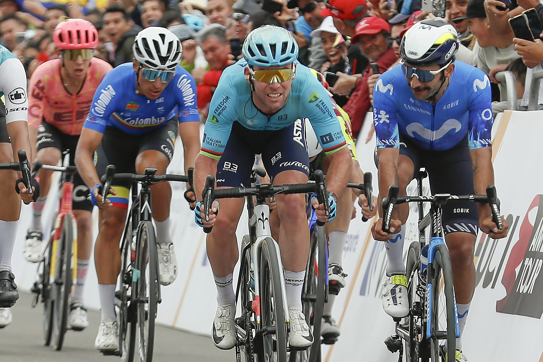 Cavendish vs. Fernando Gaviria en el Tour Colombia: en vídeo, así ganó la etapa el británico