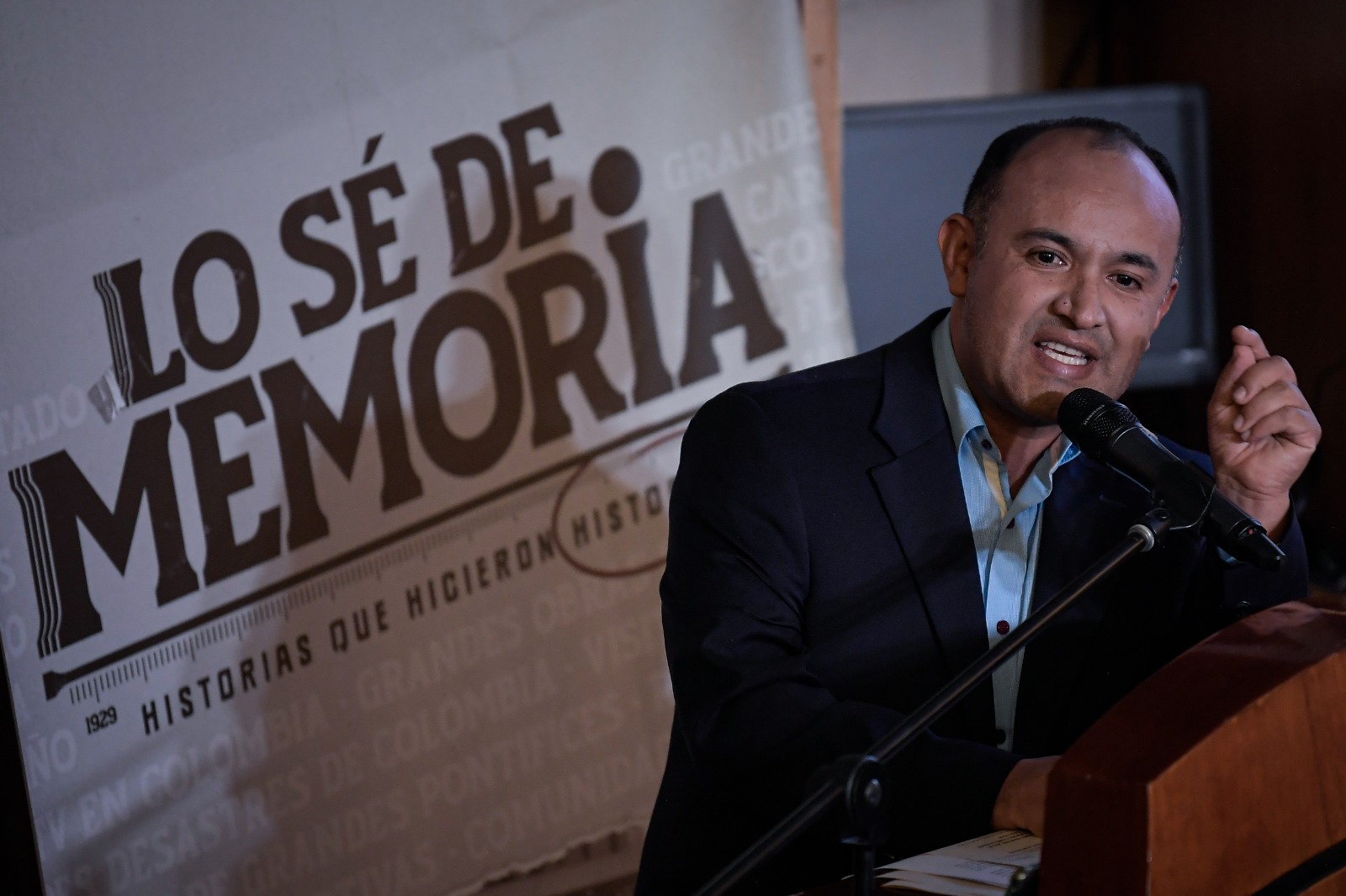 Élber Gutiérrez Roa, productor general de El Espectador, durante el lanzamiento de "Lo sé de Memoria", la primera serie documental original de El Espectador, elaborada en alianza con RTVC.