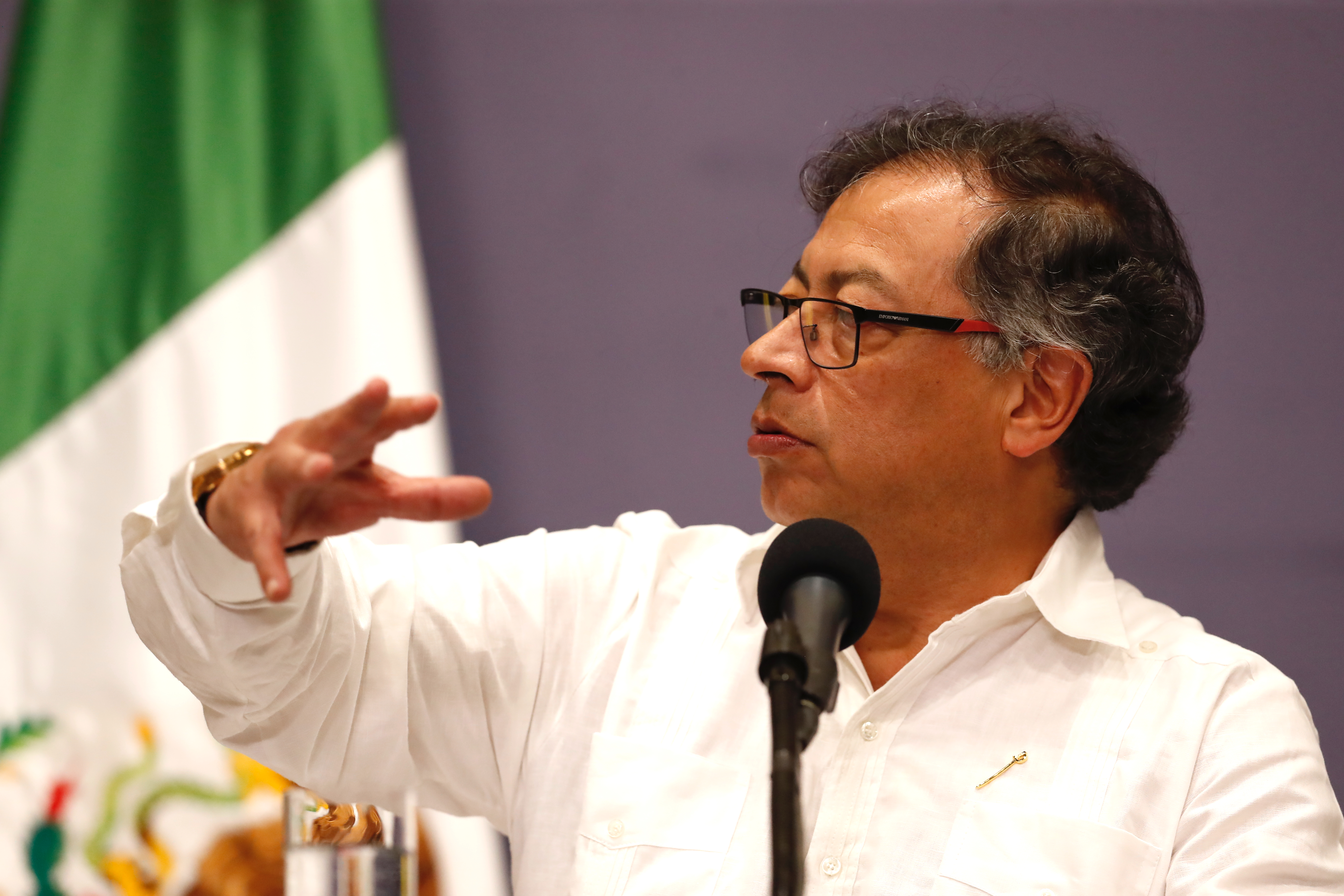 AME8072. CALI (COLOMBIA), 09/09/2023.- El presidente de Colombia, Gustavo Petro, participa en una rueda de prensa conjunta con su homólogo de México, Andrés Manuel López Obrador, hoy, durante la Conferencia Latinoamericana y del Caribe sobre Drogas, en Cali (Colombia). Colombia y México lideraron este sábado el cierre de la Conferencia Latinoamericana y del Caribe desde donde pidieron a los 15 países asistentes unificar posturas en "una sola voz" que cambie la narrativa tradicional sobre las drogas y traiga soluciones a un desafío global. EFE/ Ernesto Guzmán