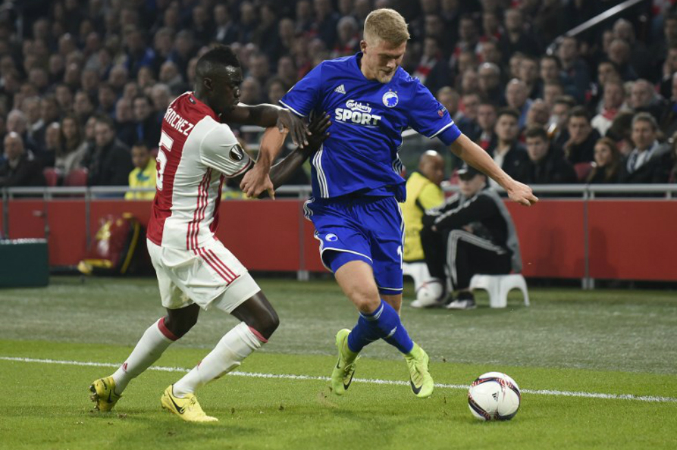 Dávinson Sánchez jugó todo el partido en clasificación del Ajax en la Europa League
