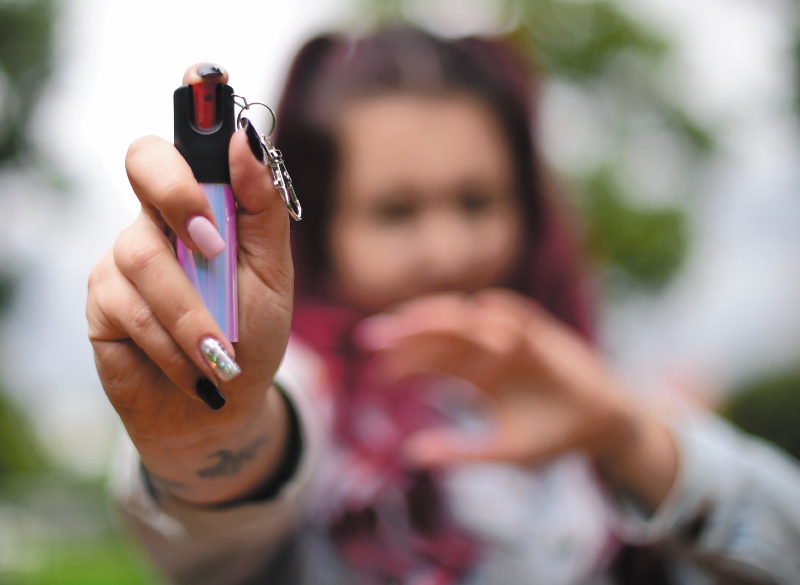 Kits de defensa para mujeres: ¿alternativa para repeler el acoso?