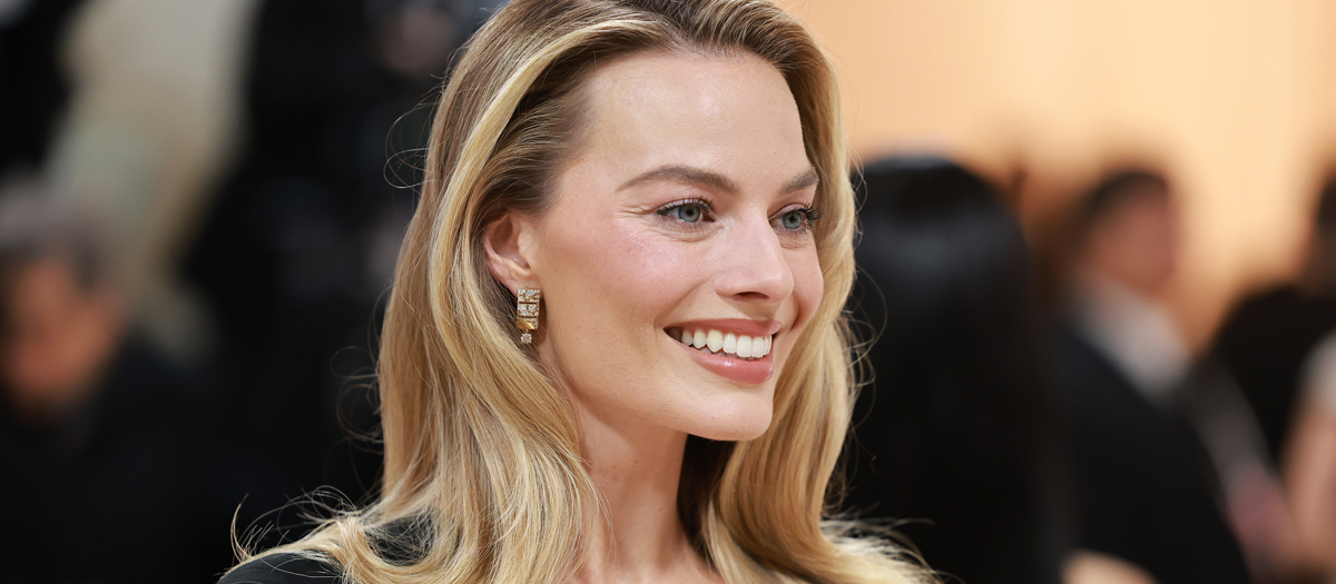 Margot Robbie se vuelve la Barbie humana en la nueva portada de Vogue