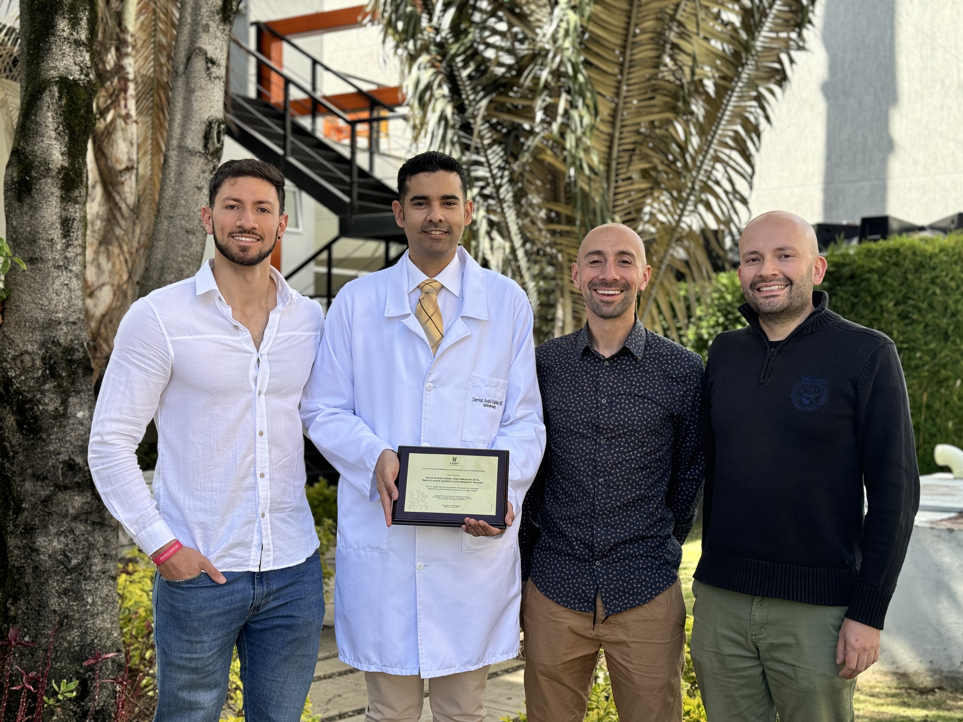 Universidad El Bosque lanza simulador de cirugía ocular de última generación