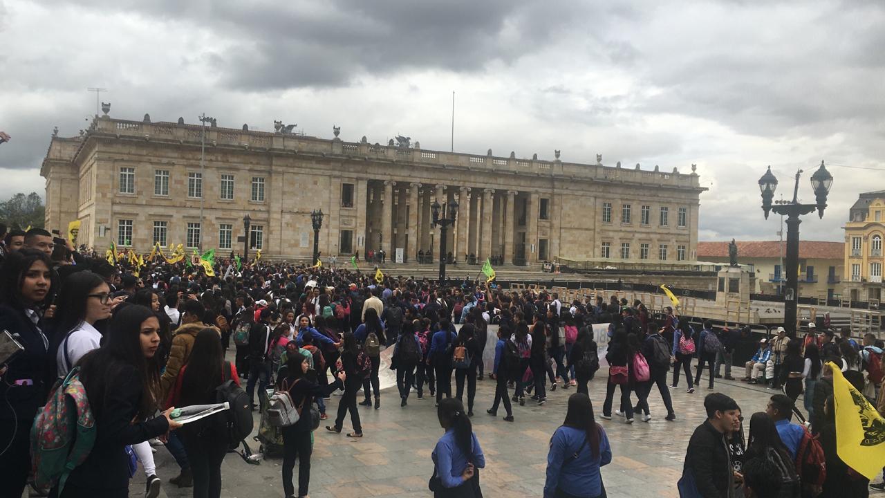 Estudiantes del SENA marchan en Bogotá para exigir más recursos