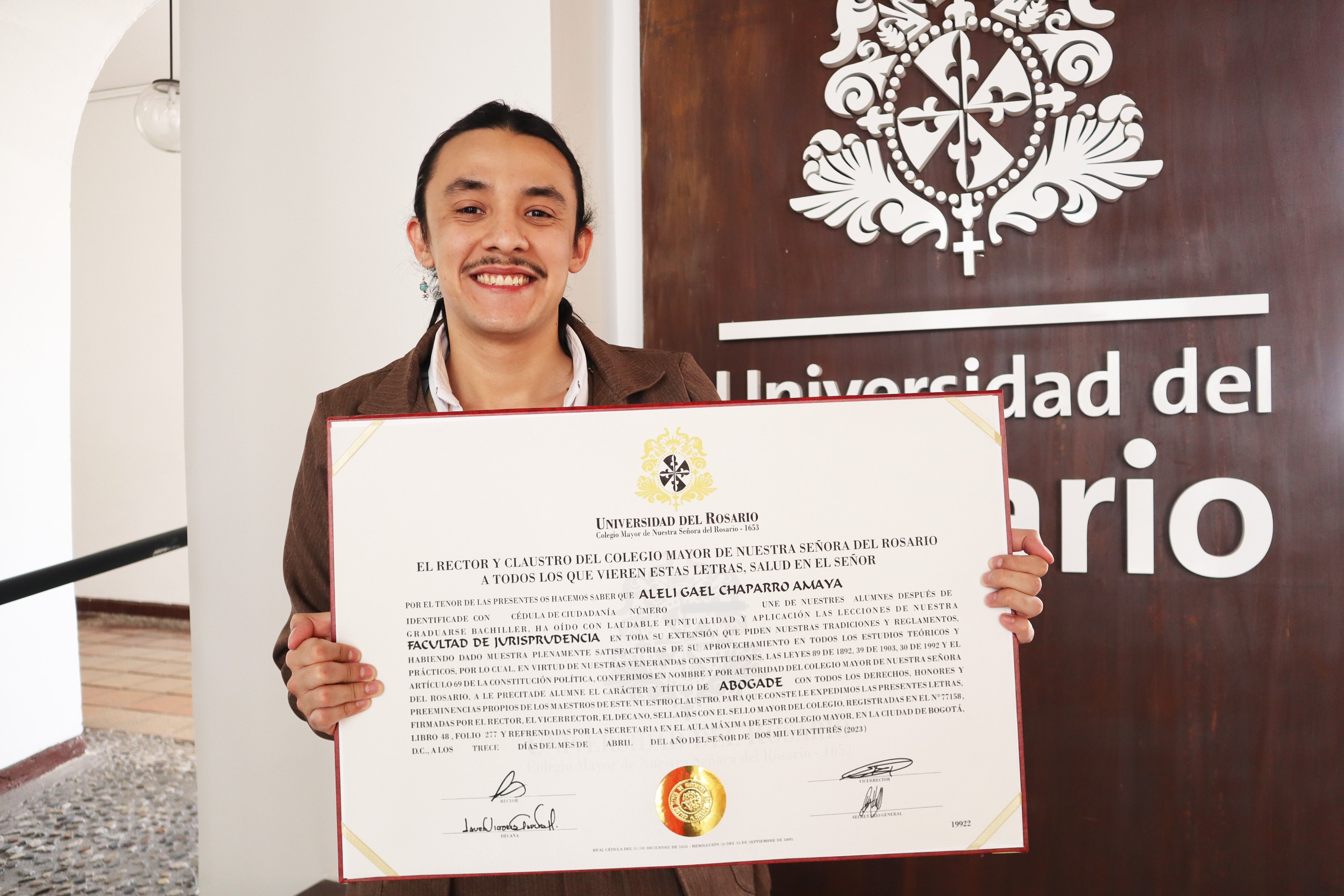 Por primera vez en Colombia, se otorga el título profesional de “abogade”